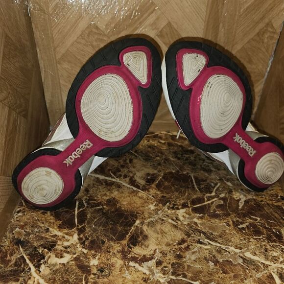 Reebok women's easytone toning walking shoe size 7. 031 - Picture 2 of 10